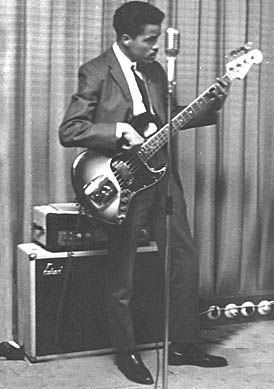 Phil Upchurch on bass